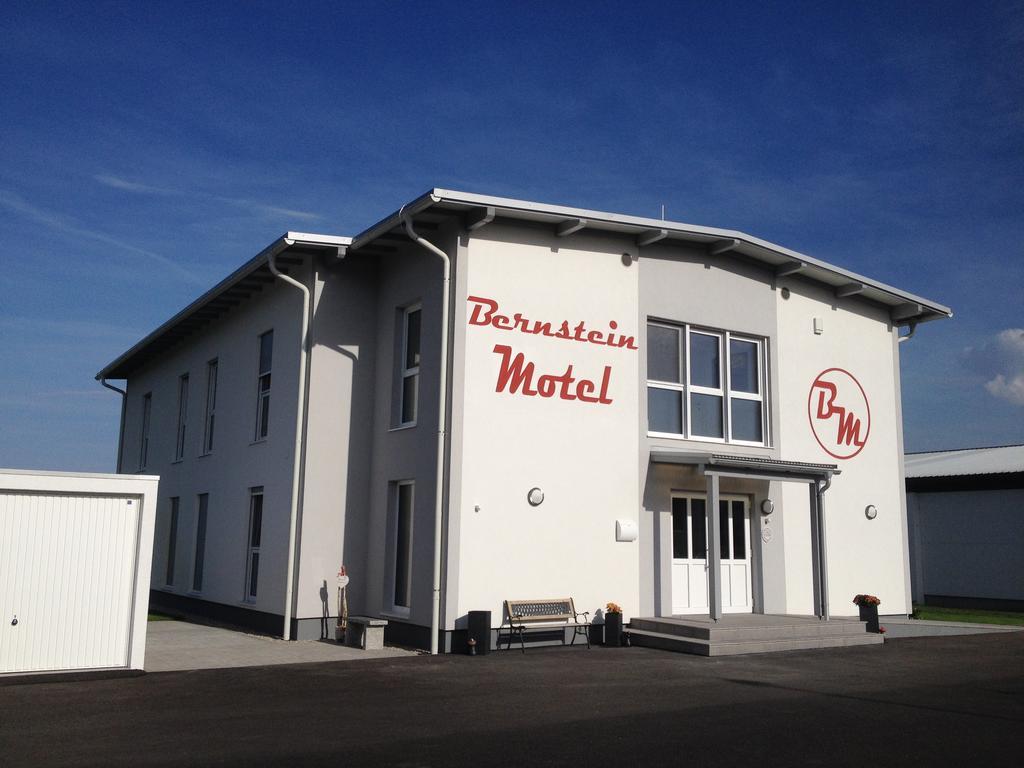 Bernstein-Motel Marchegg Eksteriør bilde